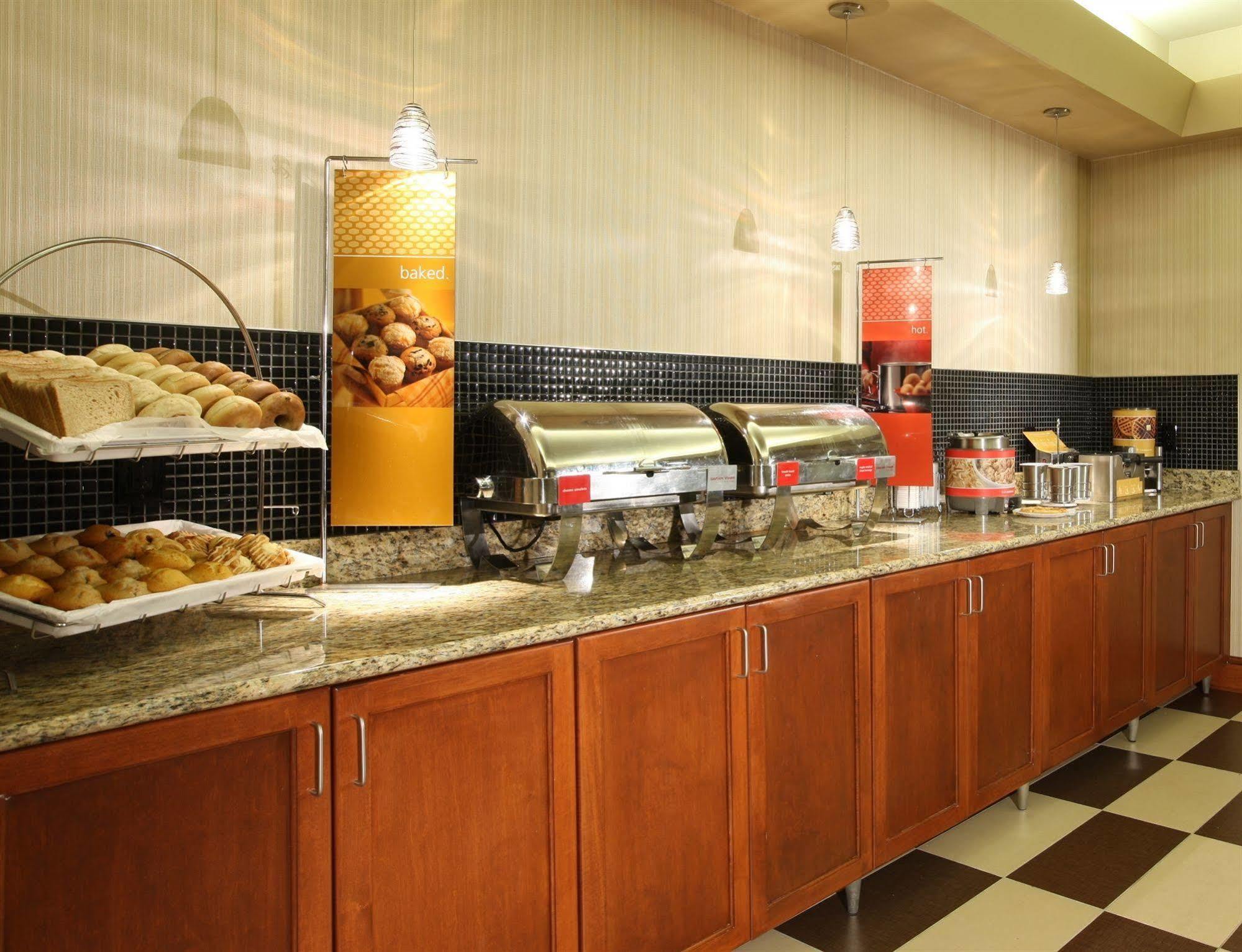 Hampton Inn Woodbridge Εξωτερικό φωτογραφία